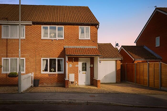 3 Bedroom Semi-Detached House For Sale In Beaufoy Close, Shaftesbury, SP7