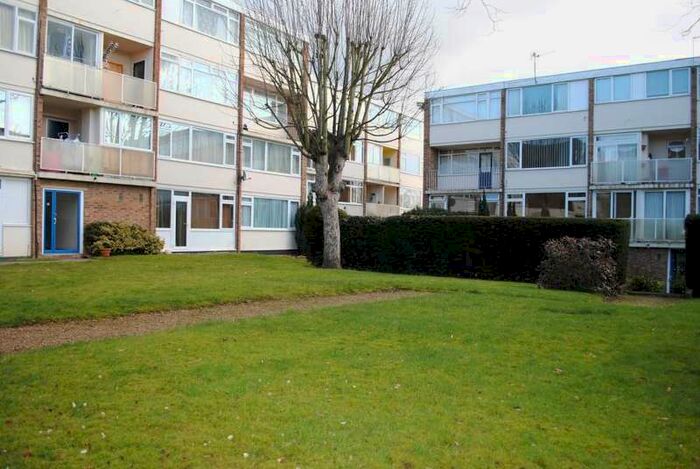 2 Bedroom Flat To Rent In Woking, GU22