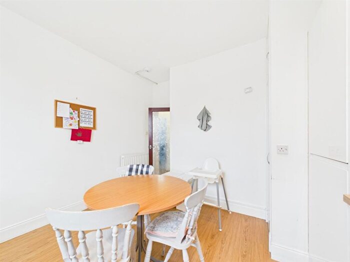 2 Bedroom Flat For Sale In / Dunkeld Road, Perth, PH1