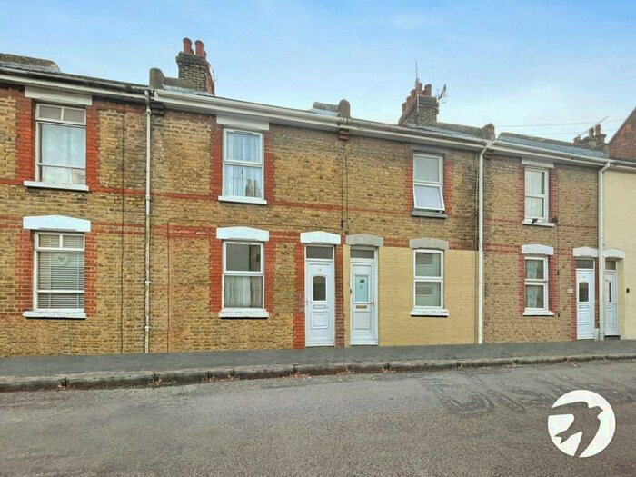 3 Bedroom Terraced House To Rent In Albert Road, Chatham, Kent, ME4
