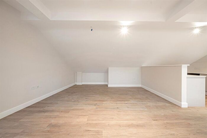 1 Bedroom Flat For Sale In High Street, Ewell, Epsom, KT17