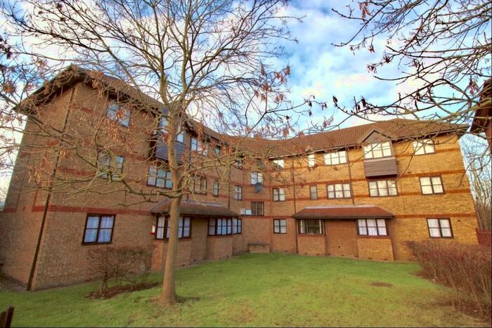 2 Bedroom Flat To Rent In Bow Arrow Lane, Dartford, DA2