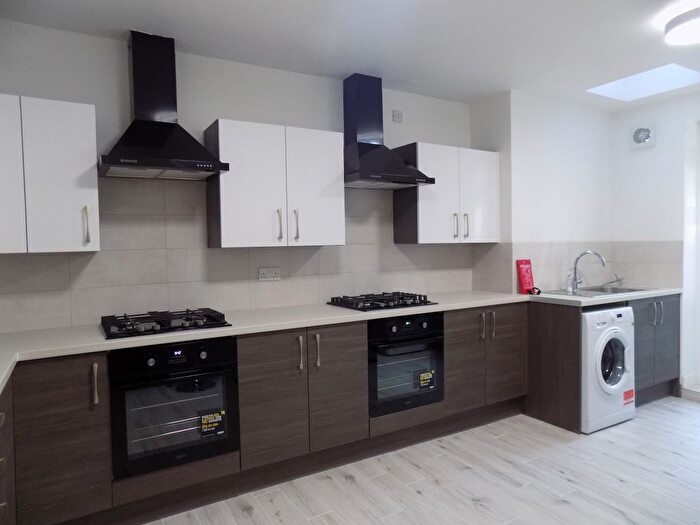 1 Bedroom Studio To Rent In Old Bedford Road, Room, Luton, Bedfordshire, LU2