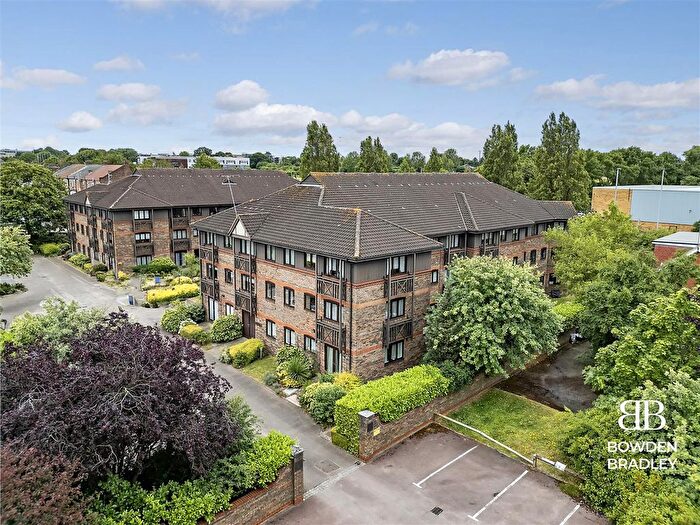 2 Bedroom Flat To Rent In Vienna Close, Clayhall, IG5