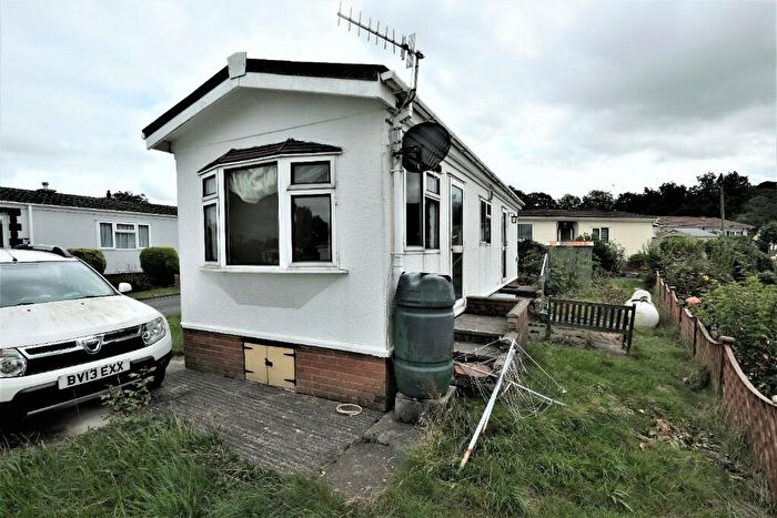 1 Bedroom Detached House For Sale In , LD1