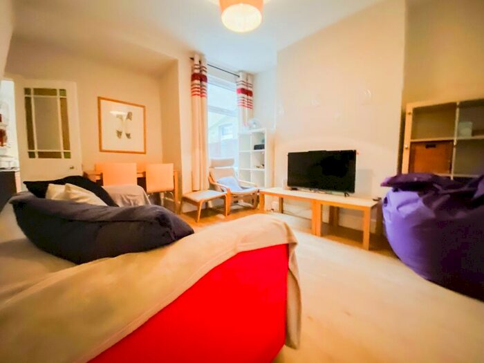 3 Bedroom House To Rent In Canada Road, Heath, CF14