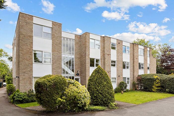 2 Bedroom Flat To Rent In Queens Road, Weybridge, KT13