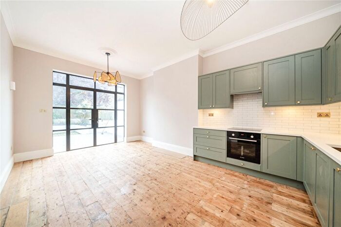 2 Bedroom Flat For Sale In Hayter Road, London, SW2