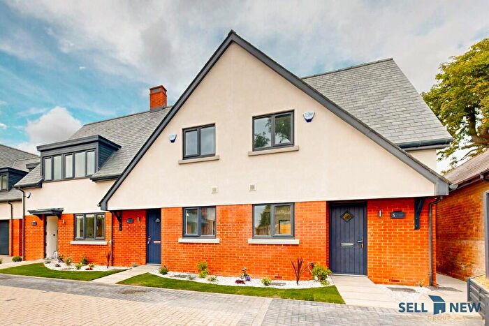 2 Bedroom Semi-Detached House For Sale In No Chain, Ready Now, Located Behind Electric Gated Entrance, Offley, Hertfordshire, SG5