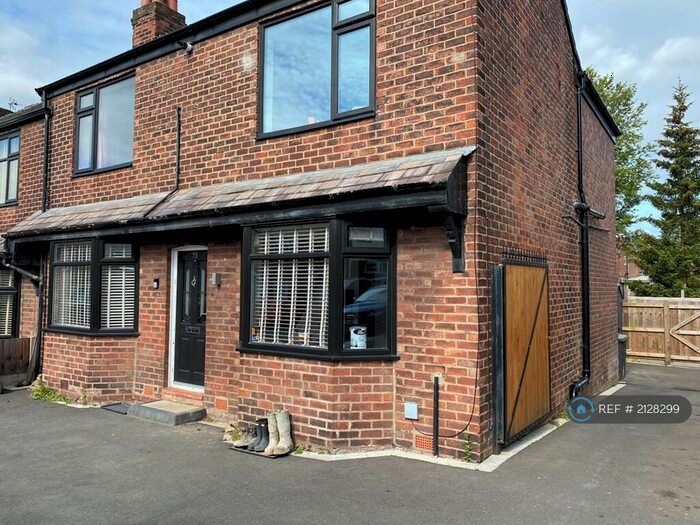 3 Bedroom Semi-Detached House To Rent In Ringlow Park Road, Swinton, M27