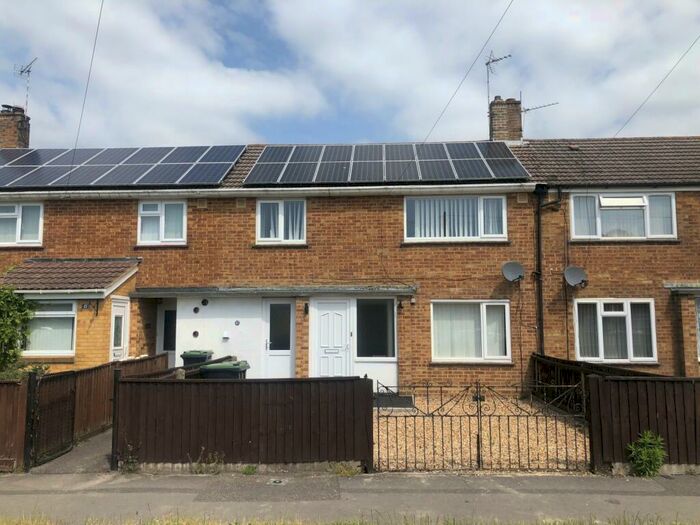 3 Bedroom House To Rent In Bedroom Terraced House In Christchurch, BH23