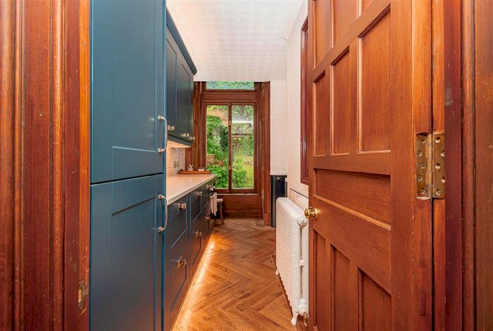 2 Bedroom Flat For Sale In Inzievar House, Oakley, KY12