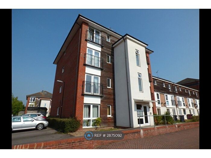 2 Bedroom Flat To Rent In Meadow Way, Reading, RG4