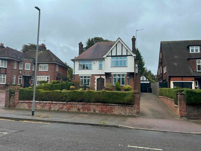 5 Bedroom Detached House To Rent In Old Bedford Road, Luton, LU2