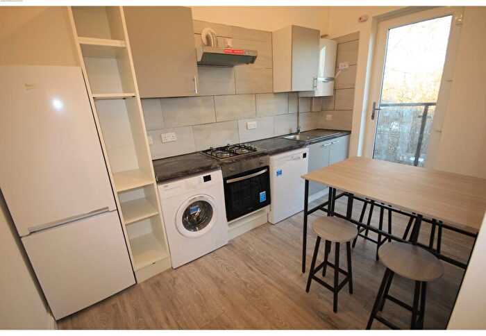 2 Bedroom Flat To Rent In Bedford Hill, London, SW12