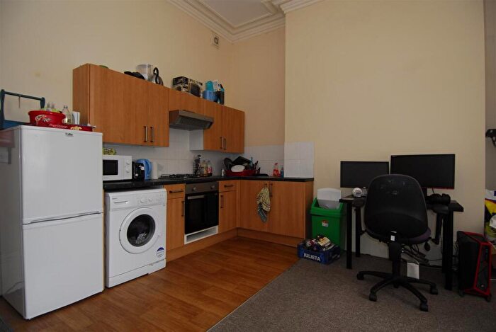 1 Bedroom Apartment To Rent In Woodland Tce Flat, Plymouth, PL4