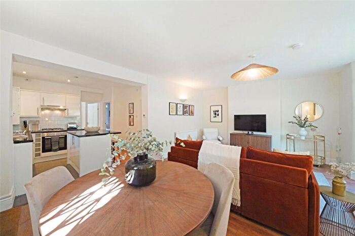 2 Bedroom Apartment For Sale In Tufnell Park Road, London, N7