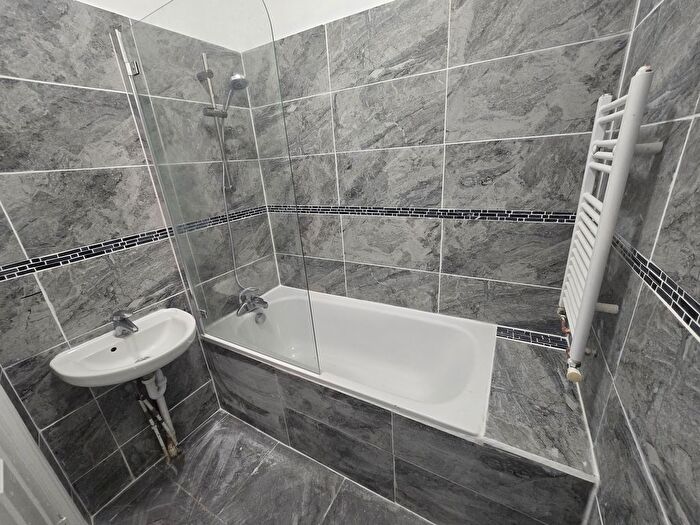 2 Bedroom Flat To Rent In East End Road, London, N2