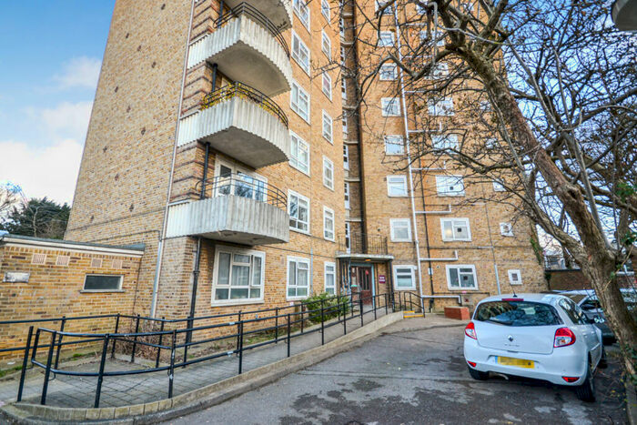 2 Bedroom Apartment For Sale In Stort Tower, Great Plumtree, Harlow, Essex, CM20