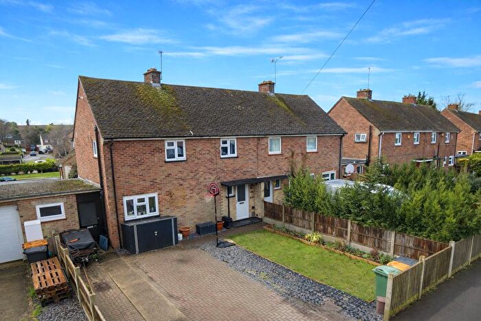 3 Bedroom Semi Detached House For Sale In Manor Park, Houghton Regis, Dunstable, Bedfordshire, LU5