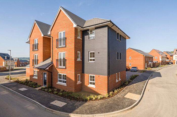 2 Bedroom Flat To Rent In Laubella Road, ME20
