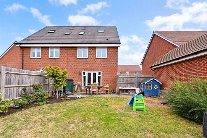 3 Bedroom Semi-Detached House To Rent In Squires Grove, Eastergate, PO20