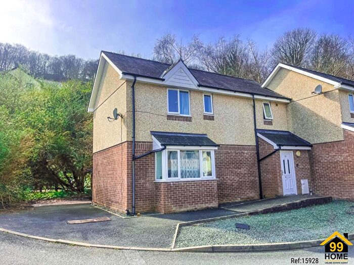3 Bedroom Semi-Detached House For Sale In Awel Y Grug, Porthmadog, Gwynedd, LL49