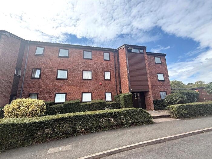 2 Bedroom Flat To Rent In Rowlands Close, Mill Hill, NW7