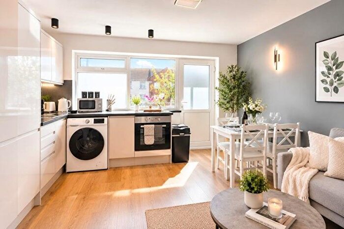 3 Bedroom Flat To Rent In Green Lane, Hayling Island, PO11