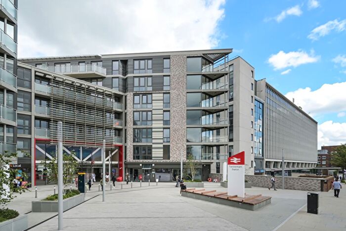 3 Bedroom Flat To Rent In Twickenham Gateway, London Road, Twickenham, TW1