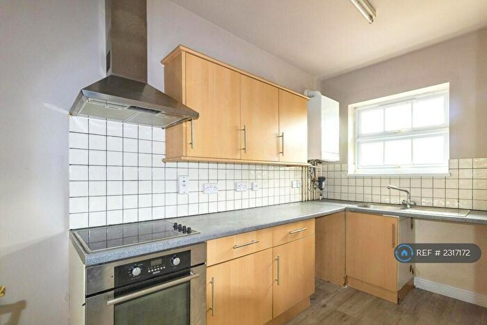 3 Bedroom Flat To Rent In Duncombe Street, Bletchley, Milton Keynes, MK2