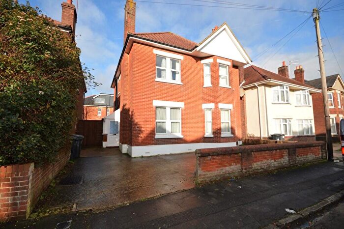 6 Bedroom Detached House To Rent In Gerald Road, Bournemouth, Dorset, BH3