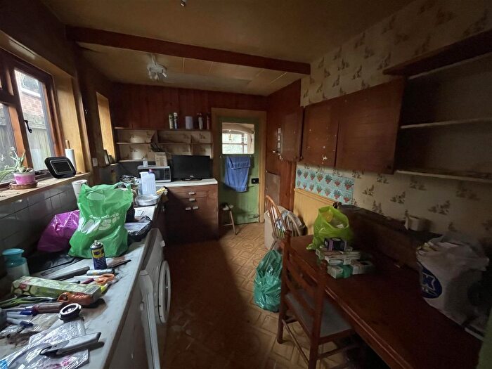 3 Bedroom Detached House For Sale In Chestnut Road, Glenfield, Leicester, LE3