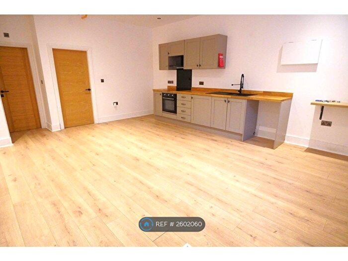 1 Bedroom Flat To Rent In Tudor House, Brighouse, HD6