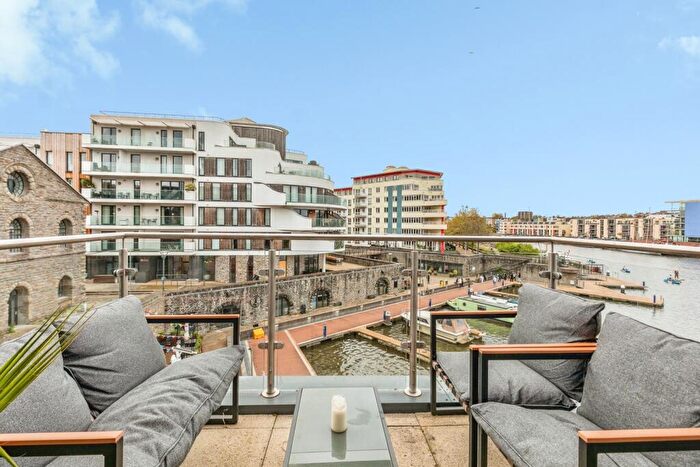 2 Bedroom Flat For Sale In Gasworks Lane, Bristol, Somerset, BS1