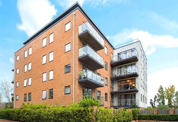 2 Bedroom Apartment For Sale In Old Bracknell Lane West, Bracknell, Berkshire, RG12