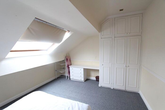 1 Bedroom Flat To Rent In Balmoral Place, Halifax, HX1