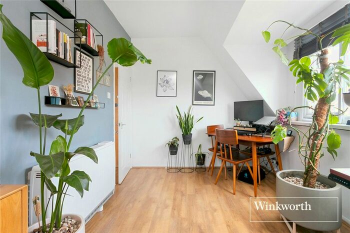 1 Bedroom Flat For Sale In Granville Place, High Road, North Finchley, London, N12
