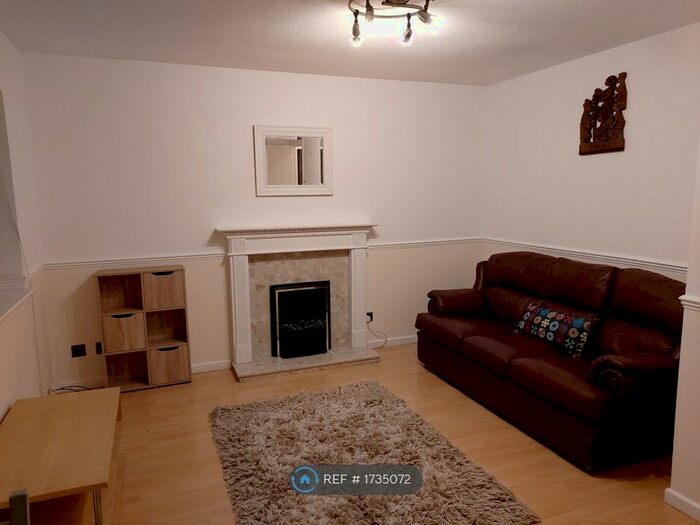 1 Bedroom Flat To Rent In Warlingham House, London, SE16