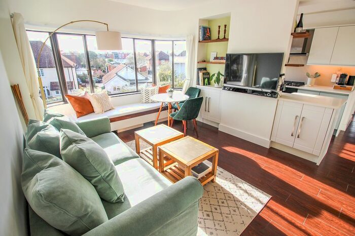 1 Bedroom Flat To Rent In Bridge Road, East Molesey KT8