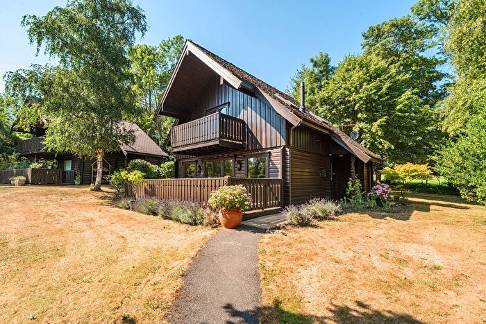 2 Bedroom Detached House For Sale In Henley Road, Marlow, SL7