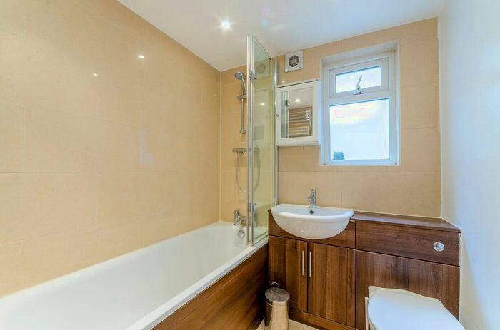 2 Bedroom Flat To Rent In Archel Road, Barons Court, London, W14
