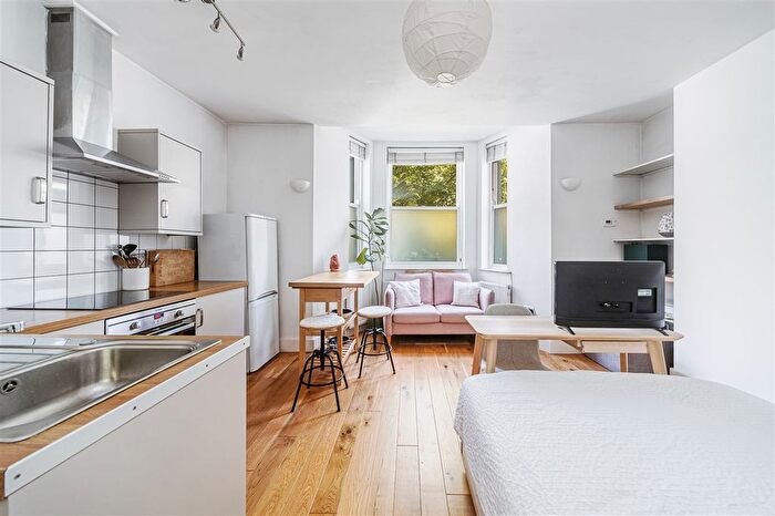 Studio To Rent In Hammersmith Grove, Hammersmith, W6