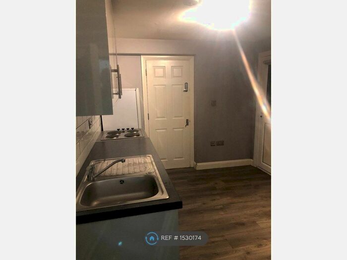 Studio To Rent In Warwick Road, West Drayton, UB7