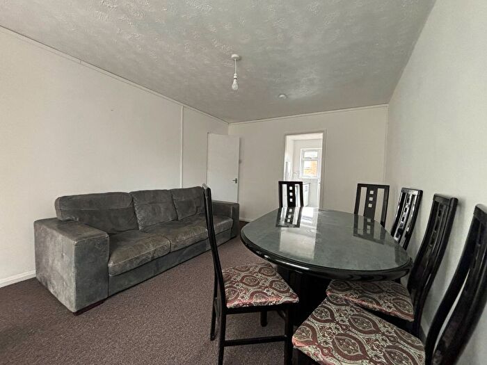 2 Bedroom Maisonette To Rent In Stirrup Close, Walsall, WS5