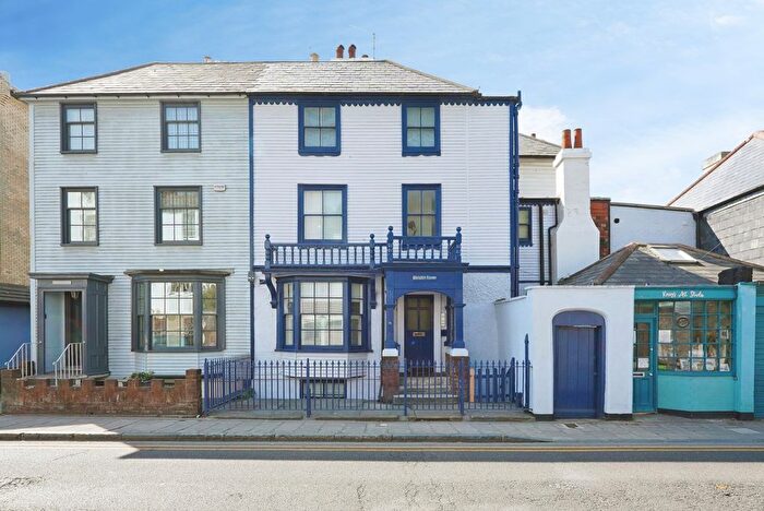 2 Bedroom Flat For Sale In Sandgate High Street, Sandgate, Folkestone, Kent, CT20