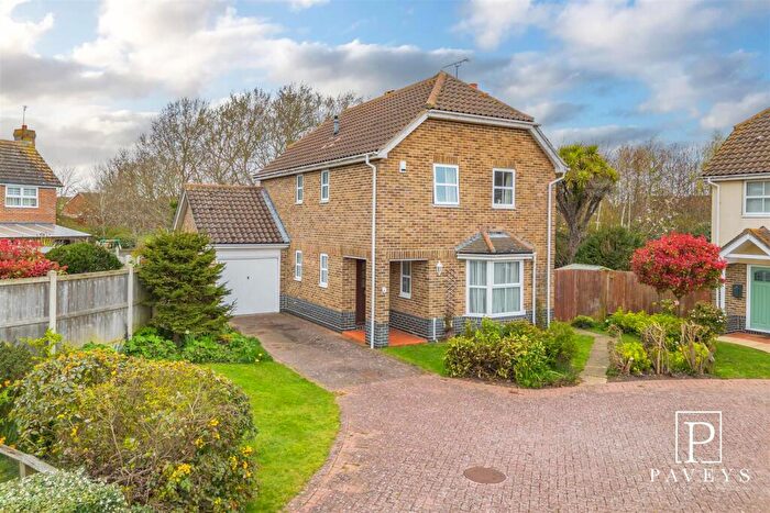 4 Bedroom Detached House For Sale In Brent Close, Frinton-On-Sea, CO13