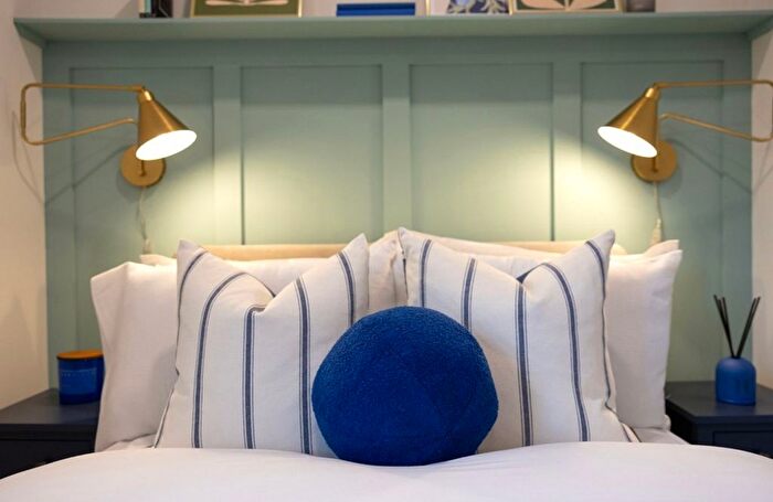 3 Bedroom Flat To Rent In Wilna Road, London, SW18