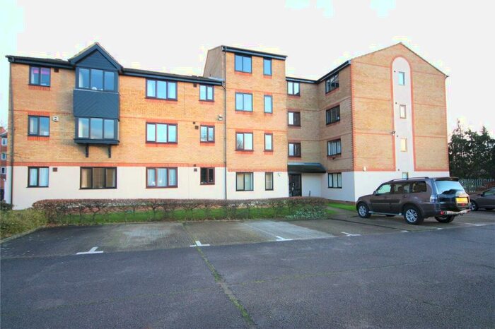 Apartment To Rent In Linwood Crescent, Enfield, Middlesex, EN1