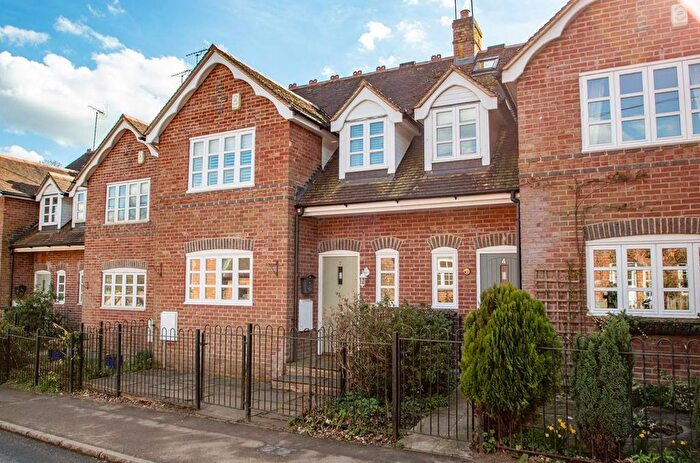4 Bedroom End Of Terrace House For Sale In Streatley Hill, Streatley, Reading, Berkshire, RG8